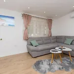 Apartment Strawberry
