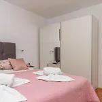 Apartment Strawberry